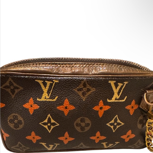 ❌-SOLD IN STORE ❌-Louis Vuitton Pochette Custom Painted Crossbody/Clutch - Picture 3 of 13